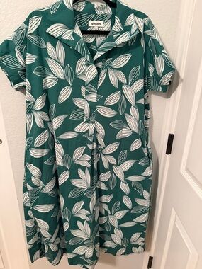 Vinton Green Leaf Print Button-Front Dress